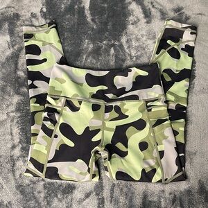 ZYIA Active Green Camouflage Yoga Pants ~ 4